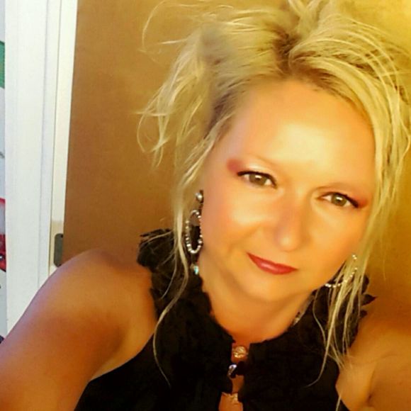 Meet your Posher, Mindy - Picture 1 of 1